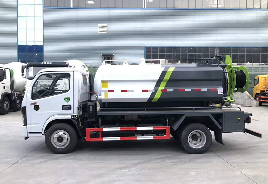 東風(fēng)小多利卡2方清洗吸污車(chē)