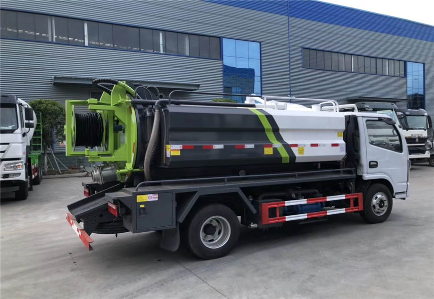 東風(fēng)多利卡小型高壓清洗車(chē)