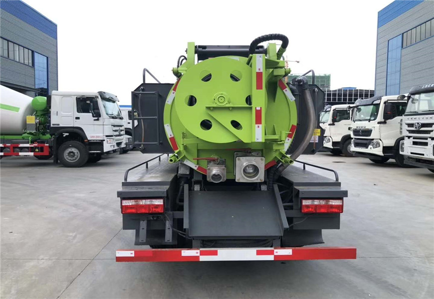 東風(fēng)小多利卡清洗吸污車(chē)