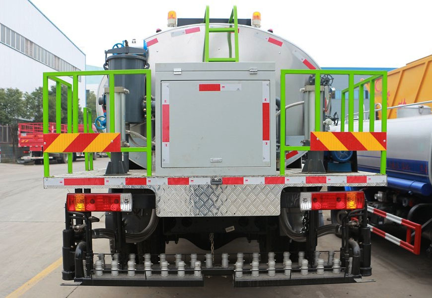 解放12方瀝青灑布車(chē)