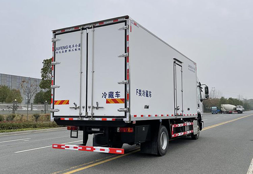 柳汽乘龍6米8冷藏車(chē)