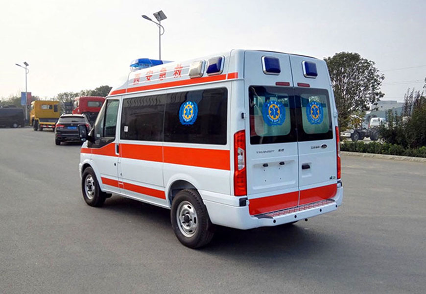 國(guó)六福特V348短軸中頂救護(hù)車(chē)(柴油版)