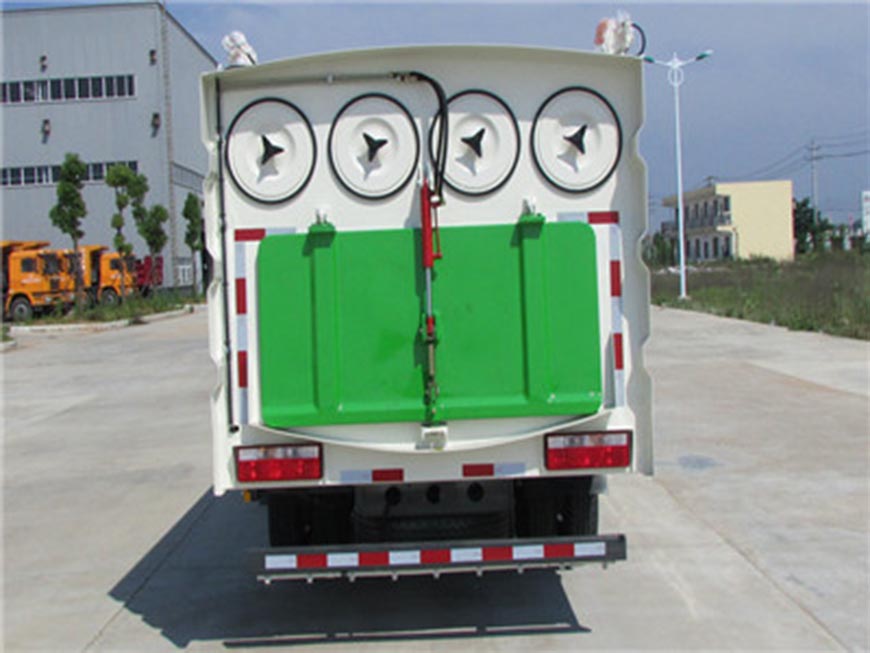 東風(fēng)多利卡小型吸塵車(chē)