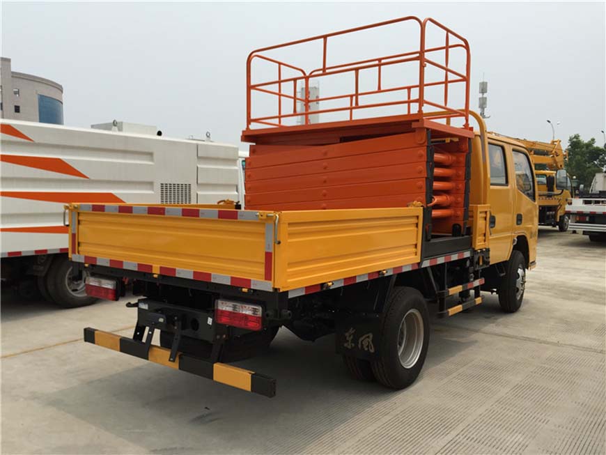 東風(fēng)8米、10米升降平臺車