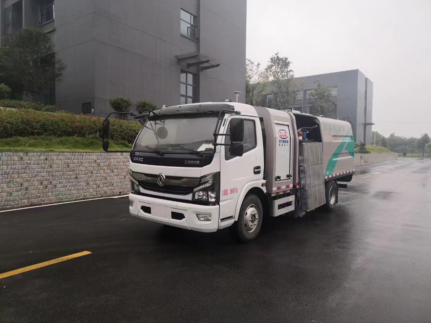 使用護(hù)欄清洗車必備:關(guān)于設(shè)計技術(shù)